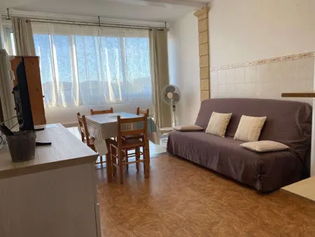 Appartement à Balaruc les Bains, Charmant T1 lumineux avec cuisine équipée, coin nuit séparé et wifi - Balaruc-les-Bains - L883846