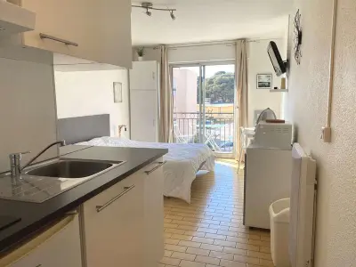 Appartement à Balaruc les Bains, Studio rénové climatisé avec balcon, parking et wifi à Balaruc-les-Bains - L883853