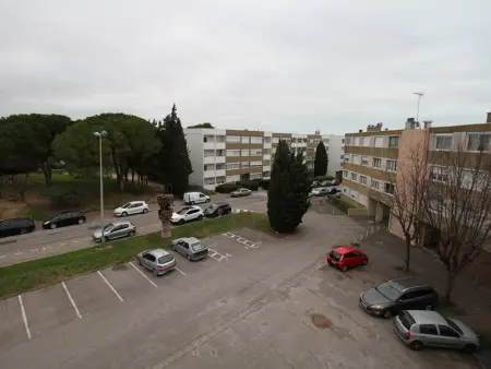 Studio fonctionnel avec loggia fermée à Balaruc-les-Bains, proche centre, parking collectif, tout équipé - Photo 8