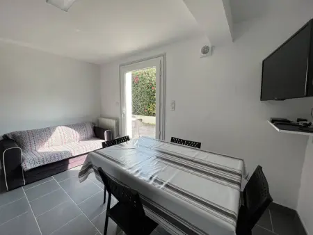 Coquet T1 Bis avec Terrasse en Rez-de-Jardin, Cambo-les-Bains - Photo 1