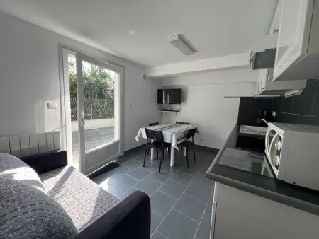 Coquet T1 Bis avec Terrasse en Rez-de-Jardin, Cambo-les-Bains - Photo 3