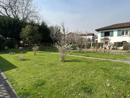 Coquet T1 Bis avec Terrasse en Rez-de-Jardin, Cambo-les-Bains - Photo 9