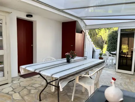 Rez-de-jardin rénové avec terrasse à Cambo-les-Bains, T1 Bis pour 2 personnes, équipé et lumineux - Photo 2