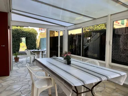 Rez-de-jardin rénové avec terrasse à Cambo-les-Bains, T1 Bis pour 2 personnes, équipé et lumineux - Photo 3