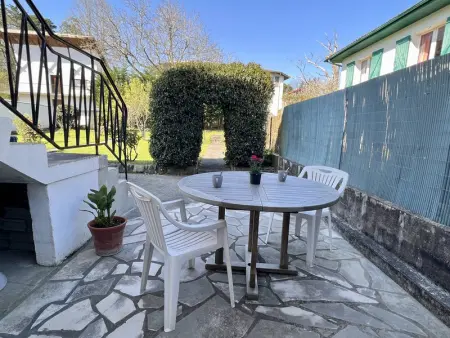 Rez-de-jardin rénové avec terrasse à Cambo-les-Bains, T1 Bis pour 2 personnes, équipé et lumineux - Photo 12