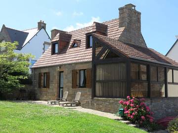 Maison bretonne exposée Sud avec jardin à 50m de la baie Ste Anne à TREGASTEL, Maison 6 personnes à Trégastel FR-1-368-252