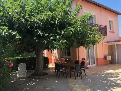 Villa à Le Barcarès, Villa T5 avec jardin, 100m plage, clim, WiFi, pour 8-10 pers, Le Barcarès - L842134