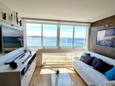 Location Appartement à Le Brusc,T2 climatisé - Vue mer panoramique - Wi-Fi - Parking privatif - A  20 m des plages FR-1-316-258 N°883945
