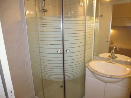 Studio 6 couchages au pied des pistes à Gourette - Photo 6