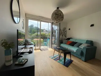 Appartement à Perros Guirec, Appartement rénové avec balcon, parking et accès direct à la plage de Trestraou - Perros-Guirec - L883953