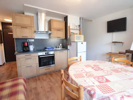 Appartement cosy 2 pièces pour 4 pers, proche centre et pistes, avec balcon, parking et équipements inclus - Photo 1