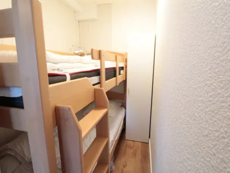 Appartement cosy 2 pièces pour 4 pers, proche centre et pistes, avec balcon, parking et équipements inclus - Photo 4