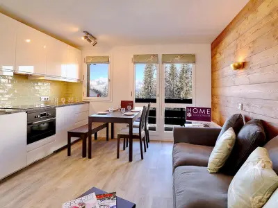 Appartement à Courchevel 1550, Appartement skis aux pieds pour 4 pers - Courchevel Village - L950528