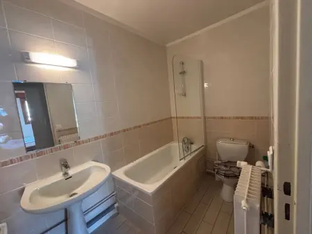 Appartement T4 Centre-ville avec balcon, cuisine équipée, TV, lave-vaisselle et lave-linge - Photo 7