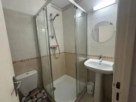 Appartement T4 Centre-ville avec balcon, cuisine équipée, TV, lave-vaisselle et lave-linge - Photo 8