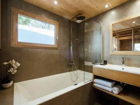 Chalet rénové 2020 pour 8 pers., proche pistes et village, garage, WIFI – La Clusaz - Photo 9