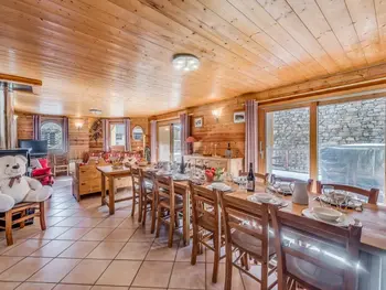 Chalet in Tignes,Chalet de charme 180m² à Tignes, 6 chambres, 6 salles de bain, jacuzzi, près des pistes FR-1-511A-142 N°831760