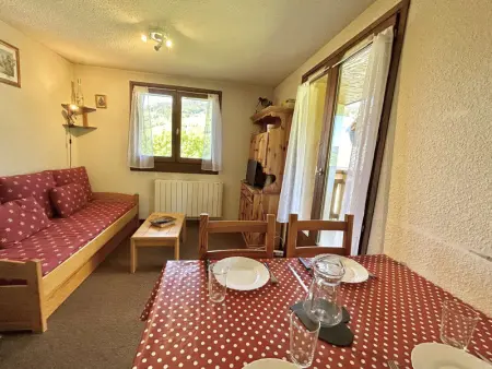 Charmant T2 à Demi-Quartier, 1 chambre, balcon, parking, casier à skis, proche forêt et espaces verts - Photo 1