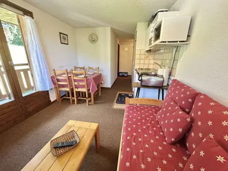 Charmant T2 à Demi-Quartier, 1 chambre, balcon, parking, casier à skis, proche forêt et espaces verts - Photo 2