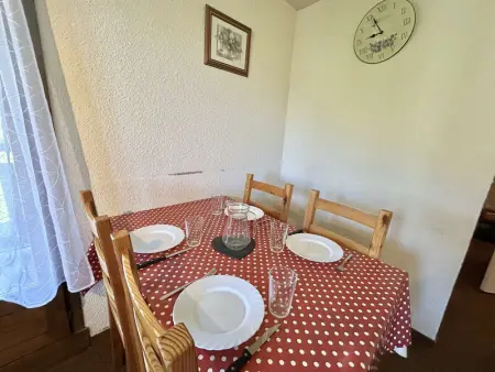 Charmant T2 à Demi-Quartier, 1 chambre, balcon, parking, casier à skis, proche forêt et espaces verts - Photo 4