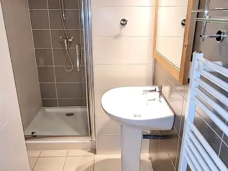 Appartement 4 étoiles aux Gets avec 2 chambres, cabine et terrasses, proche centre et pistes de ski - Photo 8