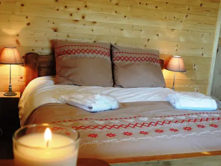 Chalet familial aux Gets avec cheminée et terrasse panoramique - Photo 8