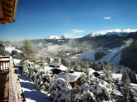 Chalet familial aux Gets avec cheminée et terrasse panoramique - Photo 11