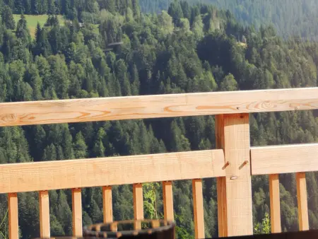 Chalet familial aux Gets avec cheminée et terrasse panoramique - Photo 12