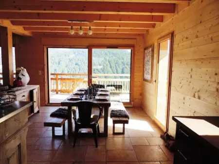 Chalet familial aux Gets avec cheminée et terrasse panoramique - Photo 13