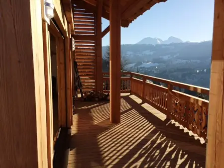 Chalet familial aux Gets avec cheminée et terrasse panoramique - Photo 14