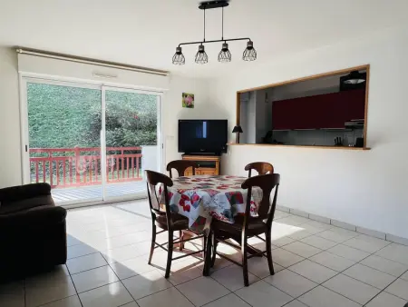 Confortable T2 avec terrasse, parking, et internet à Cambo-les-Bains, proche thermes et centre - Photo 2