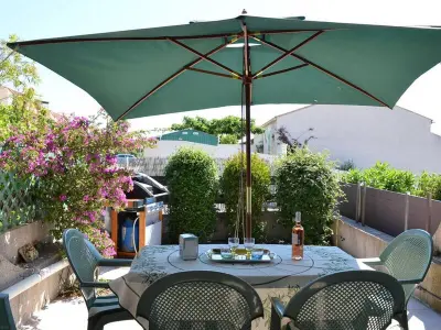 Maison à Fleury Saint Pierre la Mer, Maison familiale climatisée, 6 couchages, proche plage et centre, terrasse, parking privé - L831805