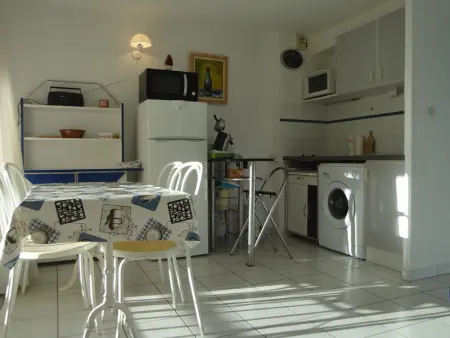 Appartement 2 Pièces à Sète avec Terrasse, Piscine et Parking à 100m de la Plage - Photo 1