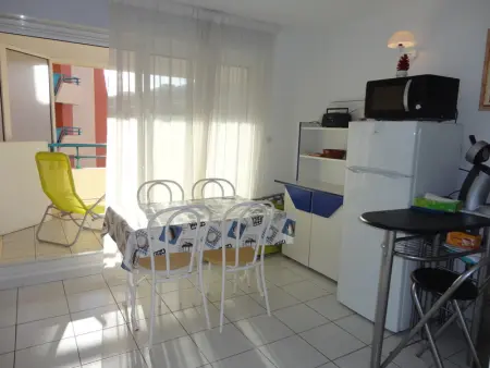 Appartement 2 Pièces à Sète avec Terrasse, Piscine et Parking à 100m de la Plage - Photo 4