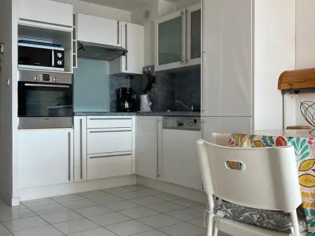 Superbe T3 44m² avec loggia et piscine, parking inclus, face à la mer, 2⭐️ - Photo 3