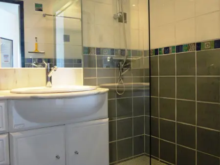 Superbe T3 44m² avec loggia et piscine, parking inclus, face à la mer, 2⭐️ - Photo 8