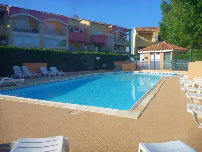 Villa à Marseillan Plage, Maison spacieuse avec piscine, tennis et terrasse, parking privé à Marseillan - L831810