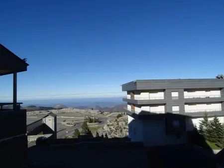 Studio cosy 4 pers, ski aux pieds, casier à skis, parkings gratuits, équipement complet inclus. - Photo 8