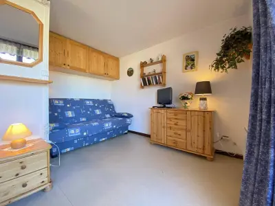 Appartement à Praz sur Arly, Studio cabine à 700m de Praz-Sur-Arly, navettes gratuites, parking, wifi et ménage inclus - L884544