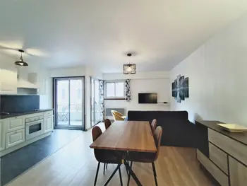 Appartement à Aix les Bains,T2 Spacieux et Lumineux avec Balcon et Garage Privatif à 5 min du Centre-Ville d’Aix-les-Bains FR-1-555-45 N°884605