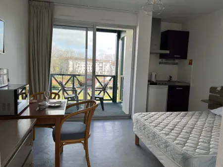 Studio Lilas à Cambo-Les-Bains : Terrasse, parking, proche thermes, Internet, animaux acceptés - Photo 1