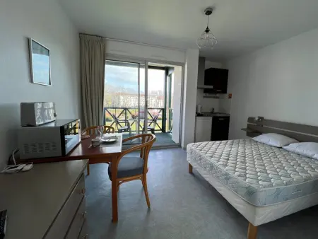 Studio Lilas à Cambo-Les-Bains : Terrasse, parking, proche thermes, Internet, animaux acceptés - Photo 2