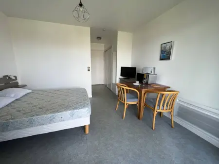 Studio Lilas à Cambo-Les-Bains : Terrasse, parking, proche thermes, Internet, animaux acceptés - Photo 7