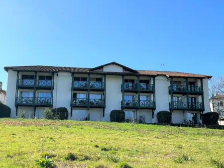 Studio Lilas à Cambo-Les-Bains : Terrasse, parking, proche thermes, Internet, animaux acceptés - Photo 9