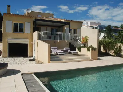 Villa à Cap d'Agde, Villa climatisée avec piscine privée pour 6 personnes proche plage et port, calme et confortable - L831830