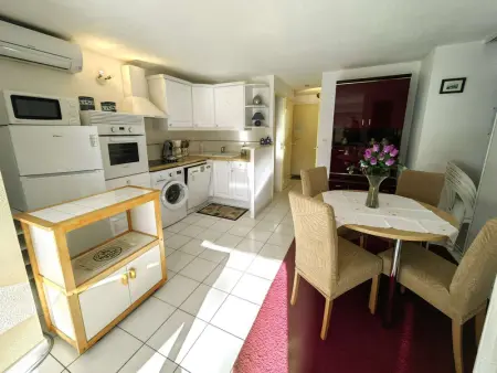 Appartement à Cap d'Agde, T2 climatisé en rez-de-jardin avec piscine, parking, et terrase. Plage à 450m, WiFi gratuit. - L884660