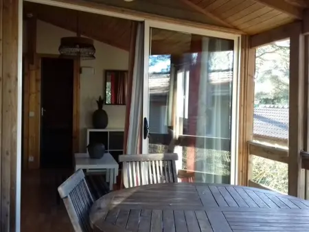 Chalet climatisé avec piscine chauffée et parking dans une pinède calme - Photo 15