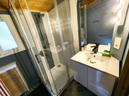 Chalet climatisé avec piscine chauffée et parking dans une pinède calme - Photo 21