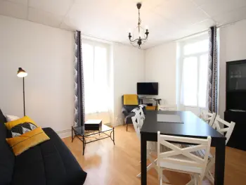 Appartement à La Bourboule,LA BOURBOULE A 300M DU CENTRE LUMINEUX T4 FR-1-608-11 N°884702