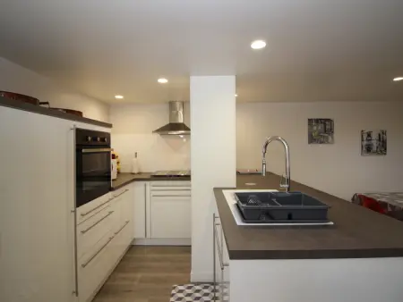 T2 La Bourboule Centre avec Wifi, 100m des Thermes, Jusqu'à 6 Pers. - Photo 4